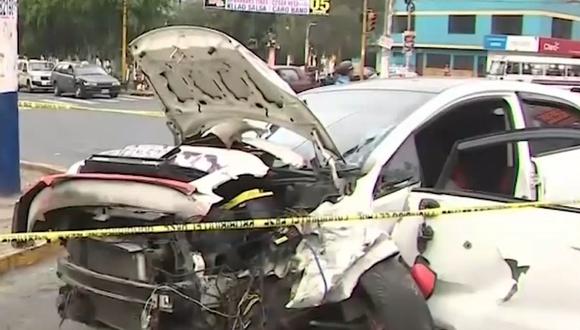 El vehículo en el que el suboficial intentó huir quedó destrozado. (Foto: Captura/América Noticias)