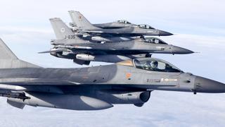 Ucrania presiona ahora para conseguir cazas F-16 tras asegurarse los tanques