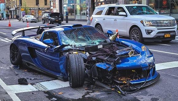 Fotografía cedida por Ronnie C NYC de su cuenta en Instagram donde aparece un Porsche Gemballa Mirage GT, modelo del 2014, que su conductor, identificado como Benjamin Chen, chocó este miércoles en Manhattan, Nueva York. (EFE).