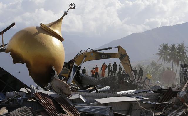 Indonesia: Al menos 5 mil desaparecidos en zonas más afectadas de Palu tras terremoto y tsunami. (Foto: AP).