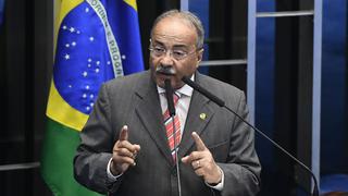 Polémica en Brasil por senador que intentó esconder dinero en su ropa interior durante operativo