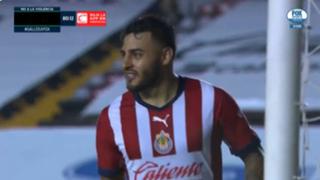Gol de penal de Alexis Vega para el 2-1 de Chivas vs. Querétaro | VIDEO