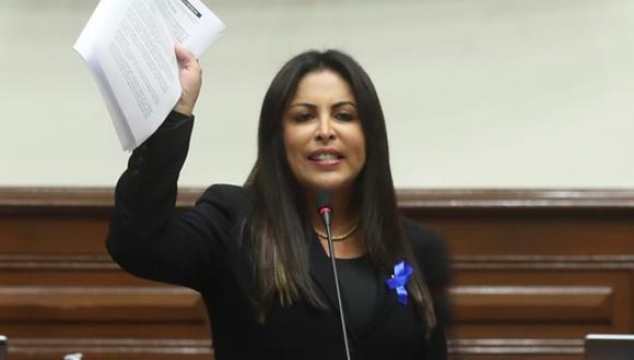 La congresista Silvana Robles presentó esta iniciativa con el propósito de que se retire a Chirinos Venegas de su cargo dentro de la Mesa Directiva del Parlamento. (Foto: Congreso)