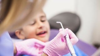 Dentista tuvo una magnífica idea para que los niños vayan felices a sus consultas