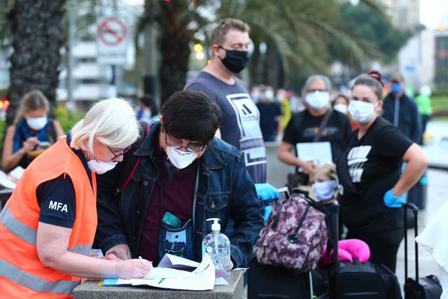 Desde las 6:30 a.m. se vienen reuniendo en el Parque Salazar de Miraflores. (Foto: Hugo Curotto/GEC)