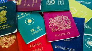 ¿Qué detalles revelan los colores de los pasaportes?