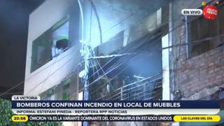 La Victoria: incendio destruye segundo y tercer nivel de local de venta de colchones en la Av. 28 de Julio