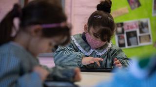 Uruguay anuncia el retorno a clases escolares presenciales en el peor momento de la pandemia de coronavirus