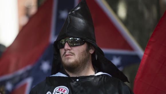El Ku Klux Klan ha sido una de las organizaciones de extrema derecha que ha reapropiado los símbolos confederados. (AFP).