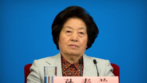 La viceprimera ministra de China Sun Chunlan, encarcada de cero COVID. (AP).
