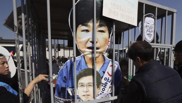 Con la destituci&oacute;n de Park Corea del Sur est&aacute; obligada a celebrar elecciones presidenciales en un plazo inferior a 60 d&iacute;as. El caso provoc&oacute; masivas protestas. (Foto: AP)