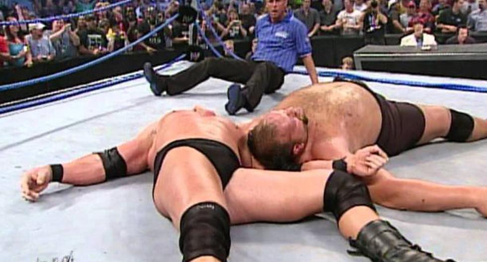 Así fue el día que Brock Lesnar hizo volar a Big Show y rompió el ring de WWE. (Foto: Captura YouTube)
