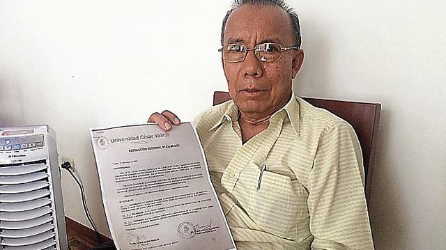 Acuña se defendió de plagio de libro con documento falsificado - 1