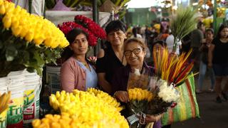 Año Nuevo 2023: personas visitan Mercado de Flores para adquirir rosas, tulipanes y girasoles