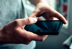 Un ladrón revisa hasta ocho aplicaciones de un celular robado: claves para evitar desde estafas a extorsión