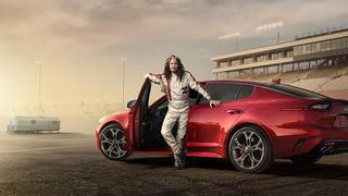 ¿Puede un Kia Stinger retroceder en el tiempo a Steven Tyler?