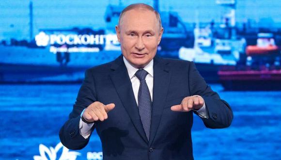 El líder ruso dijo Vladimir Putin que las monedas occidentales estaban cayendo mientras que Rusia no estaba perdiendo nada. (TASS VIA REUTERS).