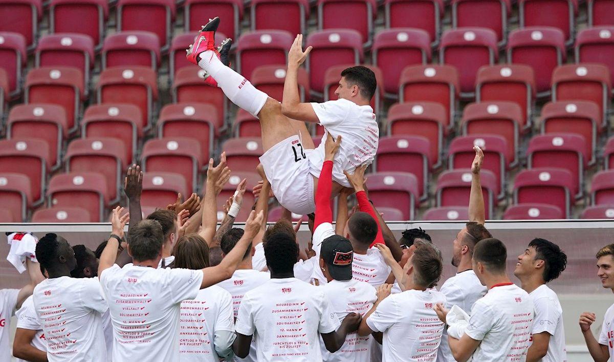 Mario Gómez se retira del fútbol luego de ascender al Stuttgart a la Bundesliga. (Foto: EFE)