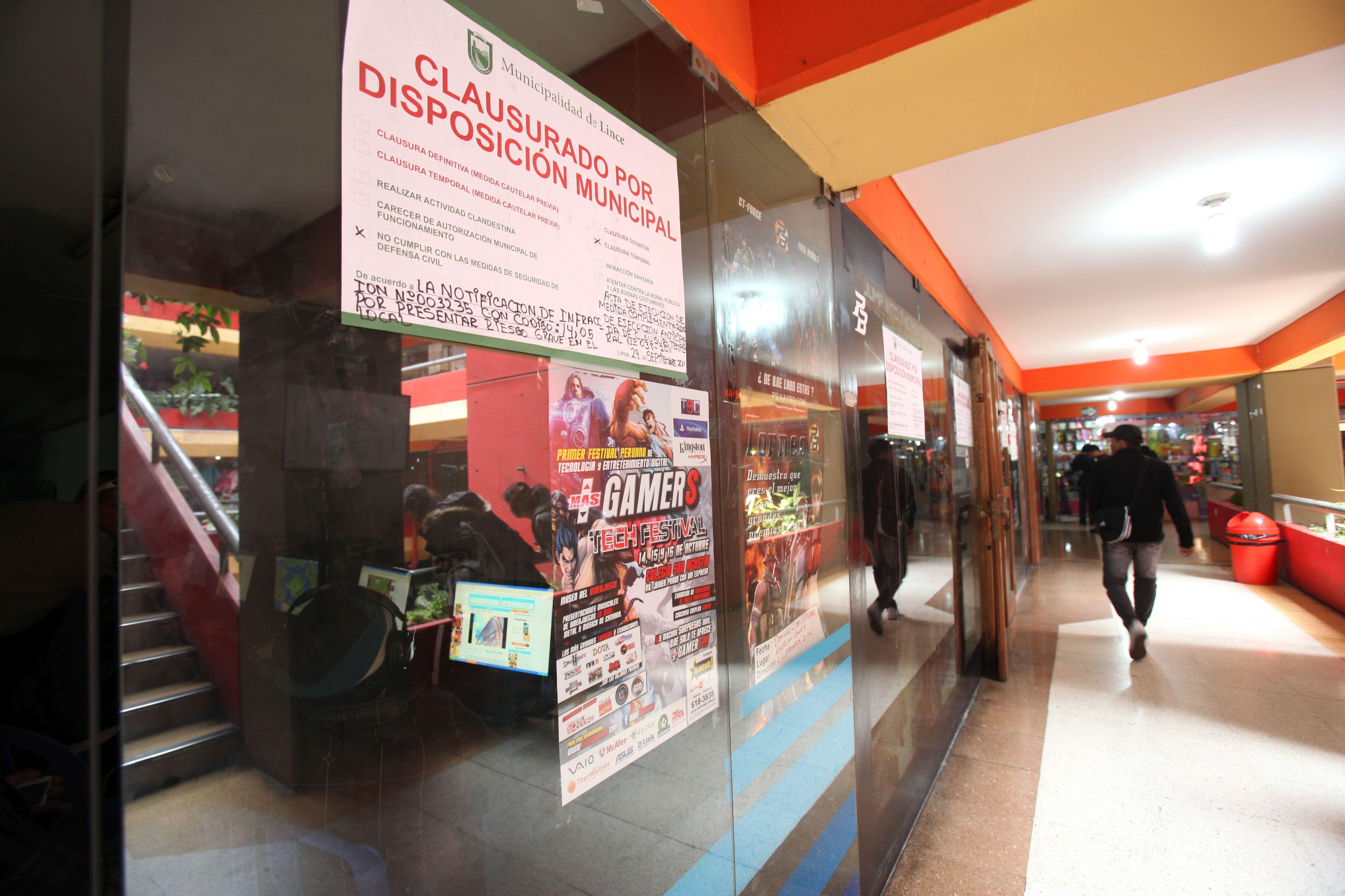 Cierre ejecutado en 2011 por la Municipalidad de Lince por estar en situación de alto riesgo. FOTO KAREN ZARATE 