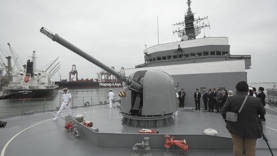 Se observó el cañón de combate a mar, el cual es capaz de derribar otras naves e incluso aviones.