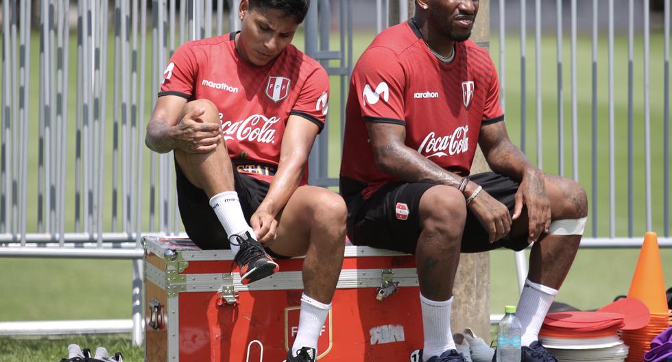 Jefferson Farfán y Raúl Ruidíaz entrenando en Videna. (Foto: FPF)