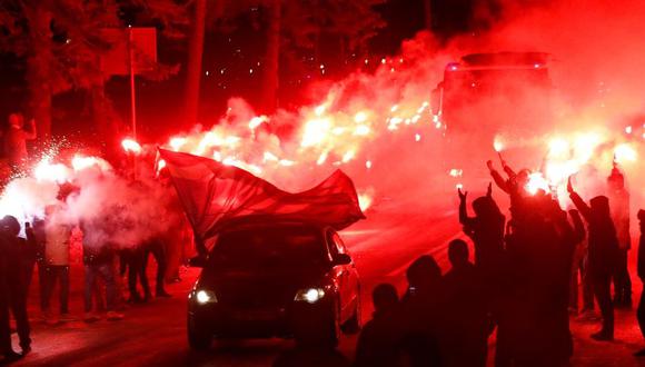 El recibimiento a la plantilla del Zenit rumbo al estadio. (Foto: Reuters)
