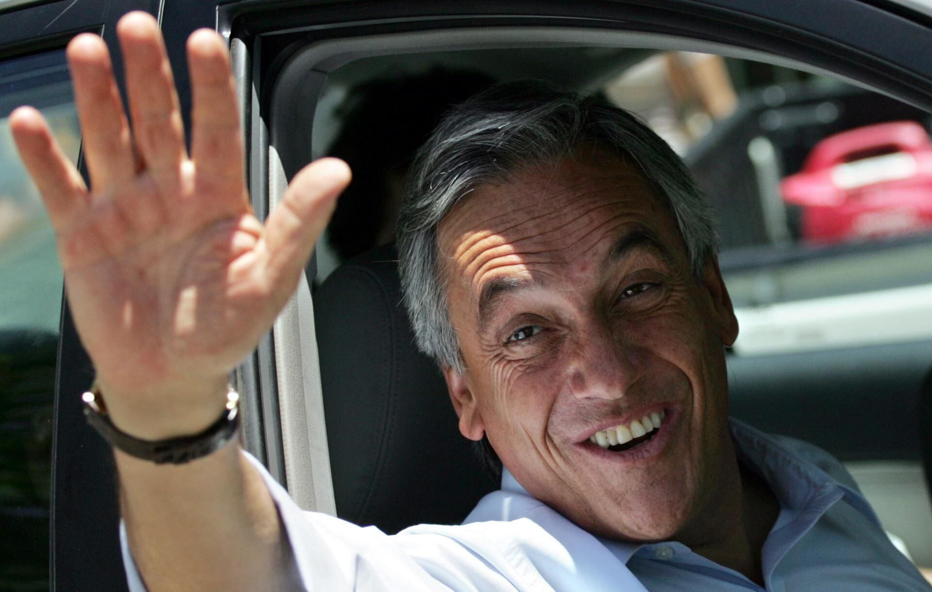 File photo dated January 14, 2006 of former Chilean president Sebastián Piñera during a campaign event in Santiago.  (EFE/Marco Messina Archive).