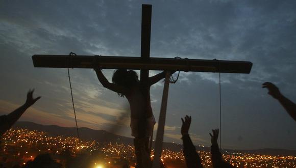 4 de abril del 2007. Ensayos de la escenificación de la crucifixión de Cristo, en Ventanilla. Foto: Giancarlo Shibayama/ El Comercio.