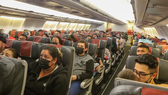 Los 249 migrantes venezolanos abordaron un avión de la aerolínea estatal venezolana Conviasa que los llevó hasta el Aeropuerto Internacional de Maiquetía, que sirve a Caracas.