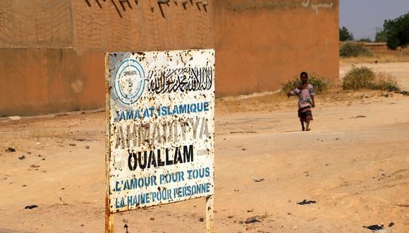 Esta imagen muestra la entrada del pueblo de Ouallam el 9 de enero de 2021. El número de muertos por un ataque yihadista en dos aldeas en el oeste de Níger el 2 de enero de 2021 asciende a 105, dijo la ONU el 10 de enero, y agregó que 10,000 personas en el área habían huido de sus hogares. (Foto: Souleymane Ag Anara / AFP)