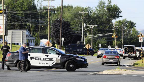 Tras el tiroteo en la localidad de Fredericton, la policía local ha pedido a los pobladores mantenerse en sus hogares hasta que culmine el incidente. (Foto: AP)