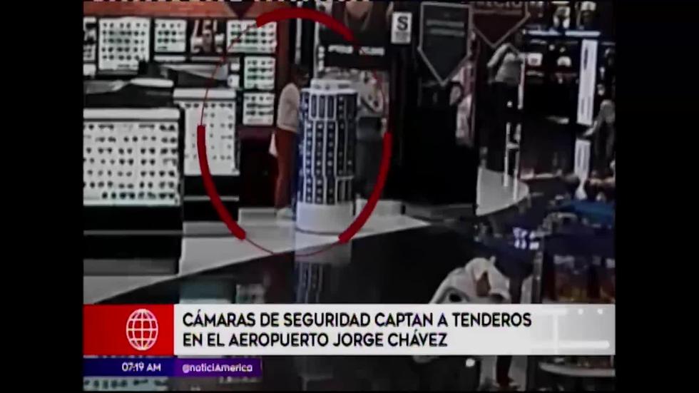 La Policía Nacional intervino a dos personas identificadas como Santiago Alvarez Frank (23), de nacionalidad ecuatoriana, y María del Pilar Delgado Bonilla (55), de nacionalidad colombiana.(América Noticias)
