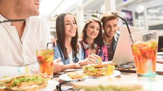 Millennials peruanos hacen reservas online en restaurantes hasta 20 veces al año