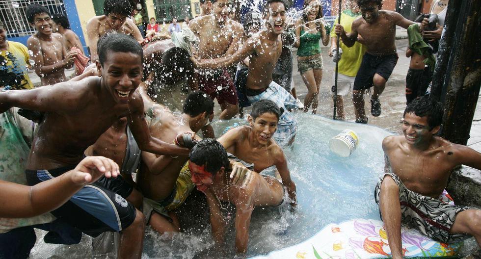 El uso de piscinas portátiles instaladas en plena vía pública del Callao provoca al menos 120 mil metros cúbicos de desperdicio de agua potable, denunció Sedapal. (Foto: Andina)