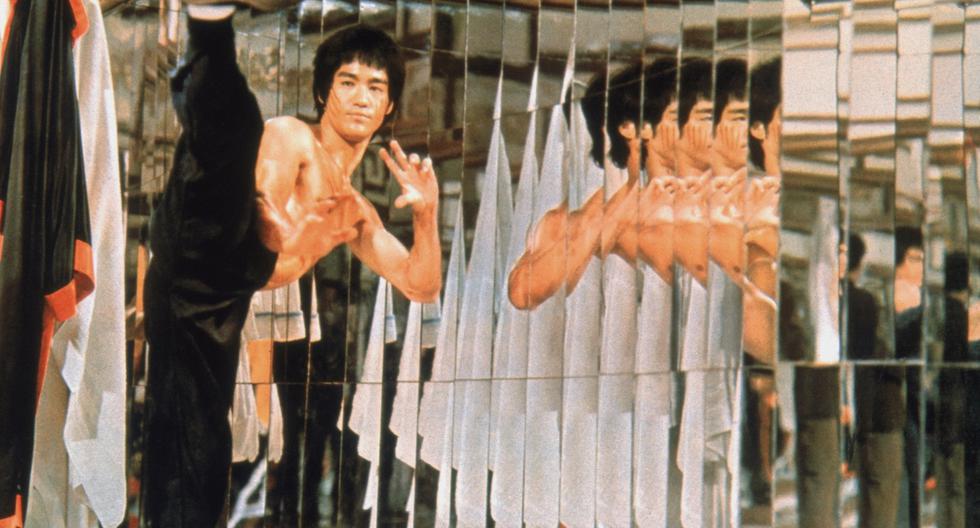Icónica escena de “Operación Dragón”, en la que Bruce Lee, peleando entre espejos, fragua su leyenda como artista marcial. Sigue siendo un icono de la cultura pop del siglo XX. (Foto: Warner Bros.)