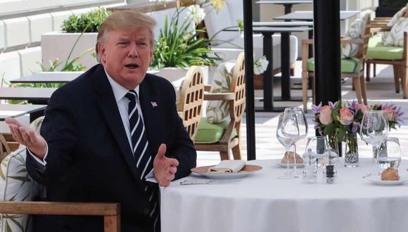 "Los líderes se están llevando muy bien", escribió el presidente Trump en un tuit. En la foto, el mandatario durante su almuerzo con el presidente francés Emmanuel Macron. (Foto: AFP)