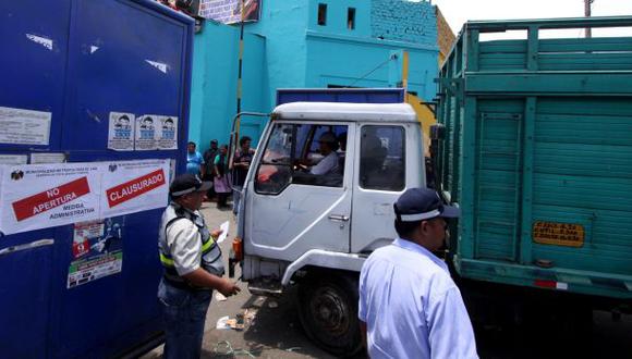 La Parada: más de 15 camiones esperan para retirar mercadería