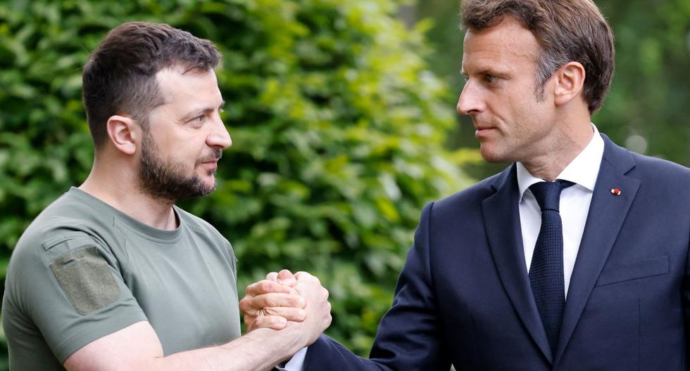 Macron meets Zelensky and announces sending more heavy self-propelled guns to Ukraine