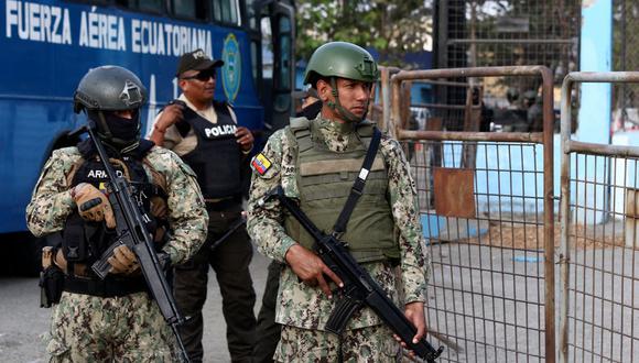 El presidente de Ecuador, Guillermo Lasso, decretó el estado de excepción en varias zonas azotadas por el narcotráfico y la criminalidad como el puerto de Guayaquil (suroeste) (Foto: GERARDO MENOSCAL / AFP)
