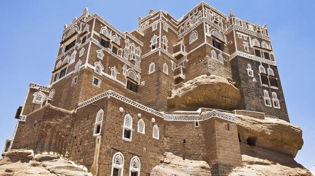 Dar al Hajar: un palacio construido encima de una roca en Yemen - 1