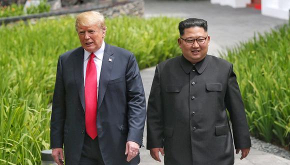 Donald Trump y Kim Jong-un paseando en el Hotel Capella de la isla de Sentosa (Singapur) durante su histórica cumbre. (Foto: Reuters/Kevin Lim)
