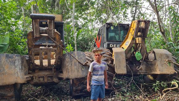 Dirigentes de Sawawo encontraron maquinaria pesada en su comunidad como evidencia de la tala ilegal para apertura de la carretera. Foto: Cortesía Upper Amazon Conservancy.