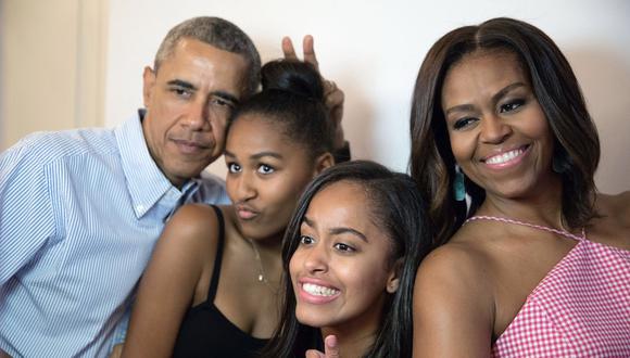 El expresidente de Estados Unidos, Barack Obama, recibió saludos por su cumpleaños número 60 de diversas personalidades. Esta fue la foto que compartió su esposa Michelle. (Foto: Twitter Michelle Obama)
