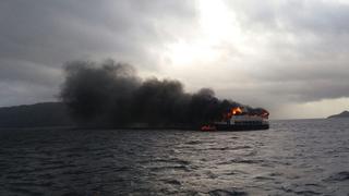 Rescatan ilesos a 31 ocupantes de barco que se incendió en el sur de Chile[VIDEO]