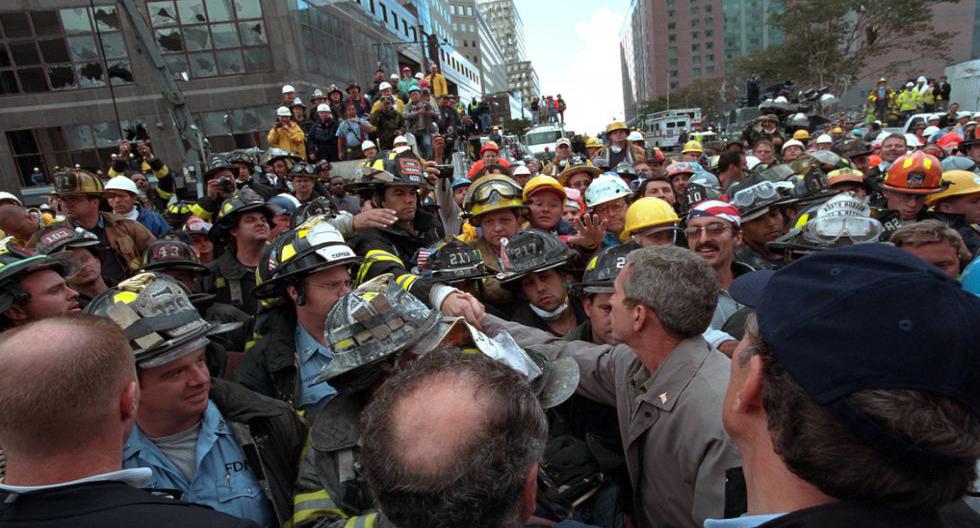 George W. Bush visitó las ruinas del World Trade Center el 14 de septiembre de 2001 (The U.S. National Archive)