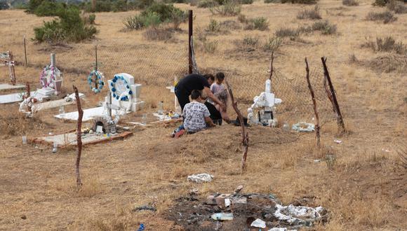 Familia de Oscar Eyraud Adams llora al activista indígena de Baja California, México que fue asesinado. Foto: Felipe Luna / Global Witness.