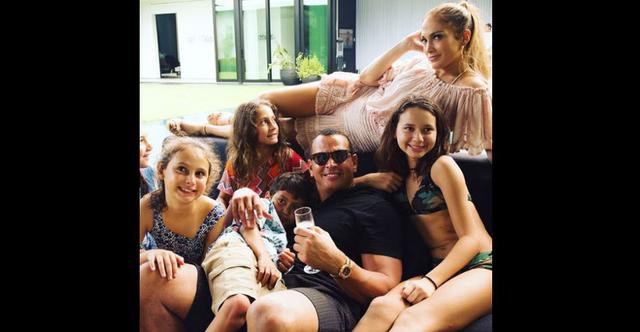 Jennifer Lopez y su pareja, Álex Rodríguez, disfrutan de unos días de vacaciones en Idaho en compañía de los hijos de ambos: Maximilian, Emme, Ella y Natasha. (Foto: Instagram)