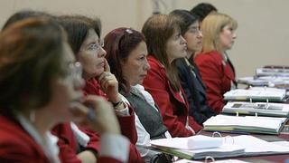 PwC: el 41% de mujeres con hijos quiere laborar en el exterior