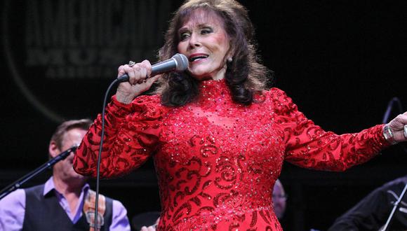 Loretta Lynn, ícono de la música country, falleció a los 90 años. (Foto: Terry Wyatt / AFP)