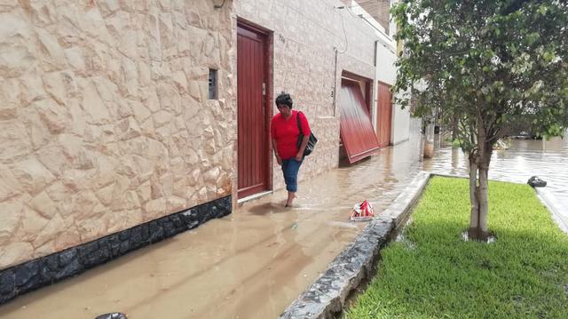 Las calles de Chiclayo amanecieron anegadas debidos a la intensa lluvia de la noche del jueves. (Foto: cortesía)